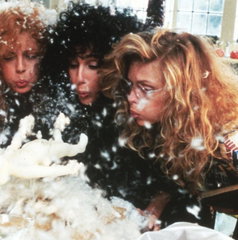 Copertina di Le streghe di Eastwick stasera su TwentySeven: trama, cast e streaming