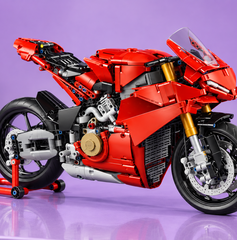 Copertina di La LEGO Ducati Panigale V4 S ha il cambio funzionante e ora costa 149,99€
