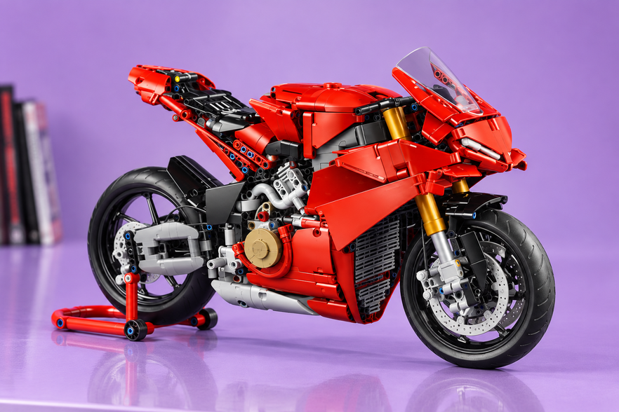 La LEGO Ducati Panigale V4 S ha il cambio funzionante e ora costa 149,99€