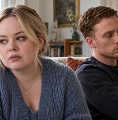 Copertina di I Am Helen: Nicola Coughlan e Joe Cole nel nuovo trailer del dramma sulla mascolinità tossica