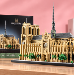 Copertina di LEGO Notre-Dame svela anche gli interni, a 189,99€ per la tua collezione