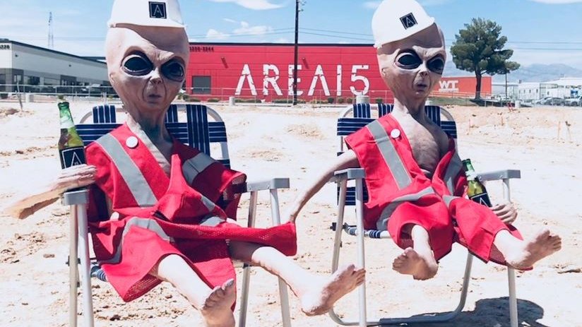 Copertina di Il festival dell'Area 51 si sposta a Las Vegas, sotto l'occhio vigile dell'FBI (ma perde uno degli organizzatori)