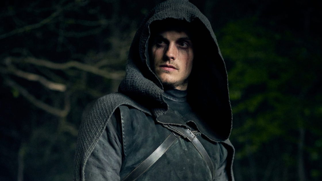 Copertina di Daniel Sharman da I Medici a Cursed: tutto quello che devi sapere sull'attore britannico