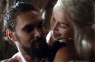 Copertina di Emilia Clarke non aveva confidato a Jason Momoa il destino di Daenerys in Game of Thrones