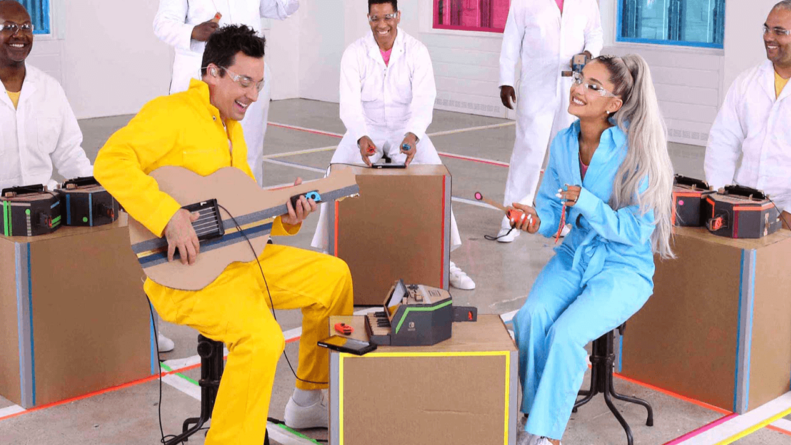 Copertina di Ariana Grande, Jimmy Fallon e i The Roots suonano live con Nintendo Labo