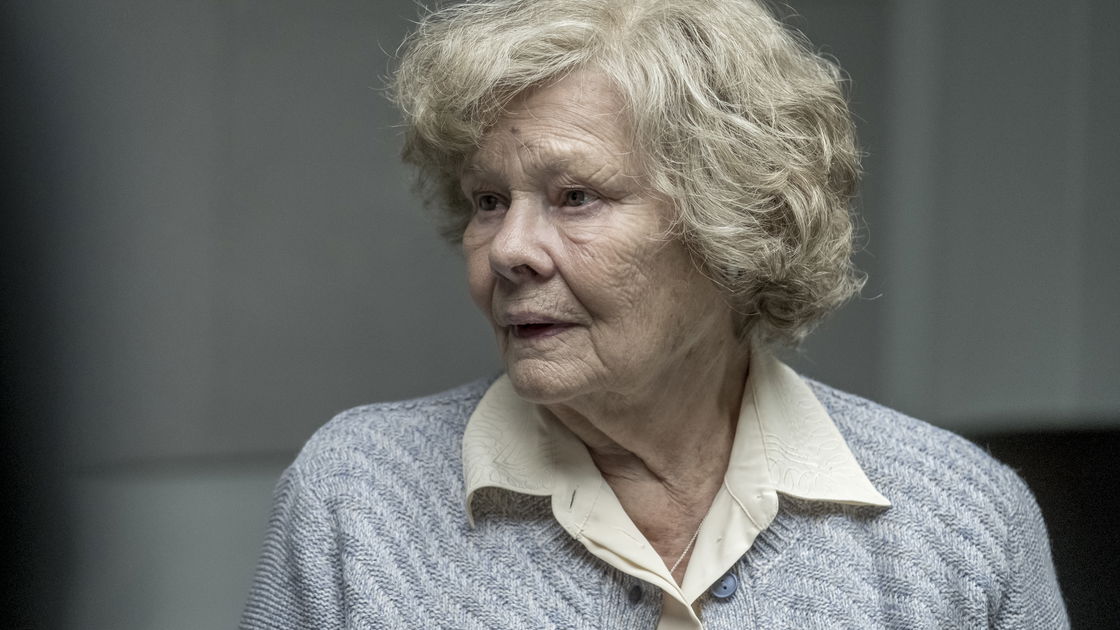 Copertina di Red Joan, la recensione: nemmeno Judi Dench può salvare la verità dal fascino della finzione
