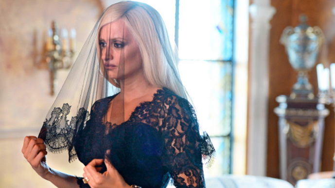 Copertina di Penélope Cruz parla del suo ruolo nei panni di Donatella