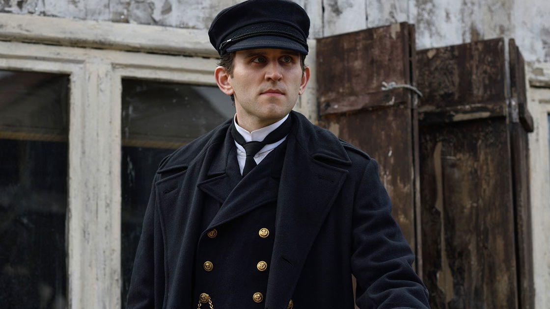 Copertina di La trasformazione di Harry Melling, da Dudley in Harry Potter a His Dark Materials