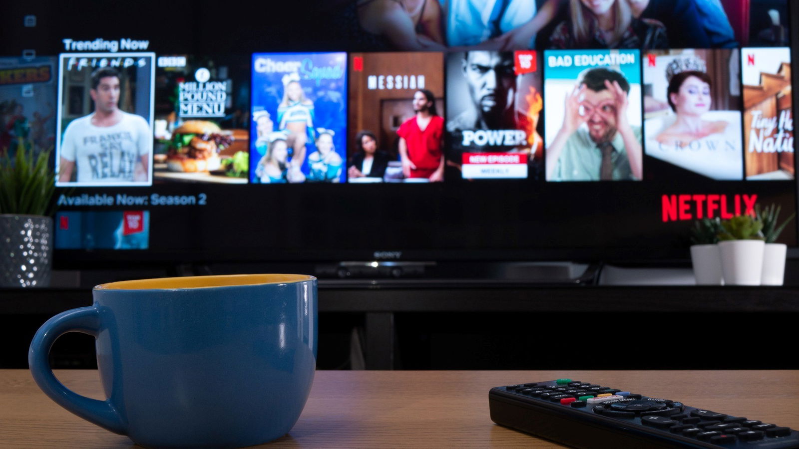 Immagine di Netflix abbassa i prezzi in 30 Paesi