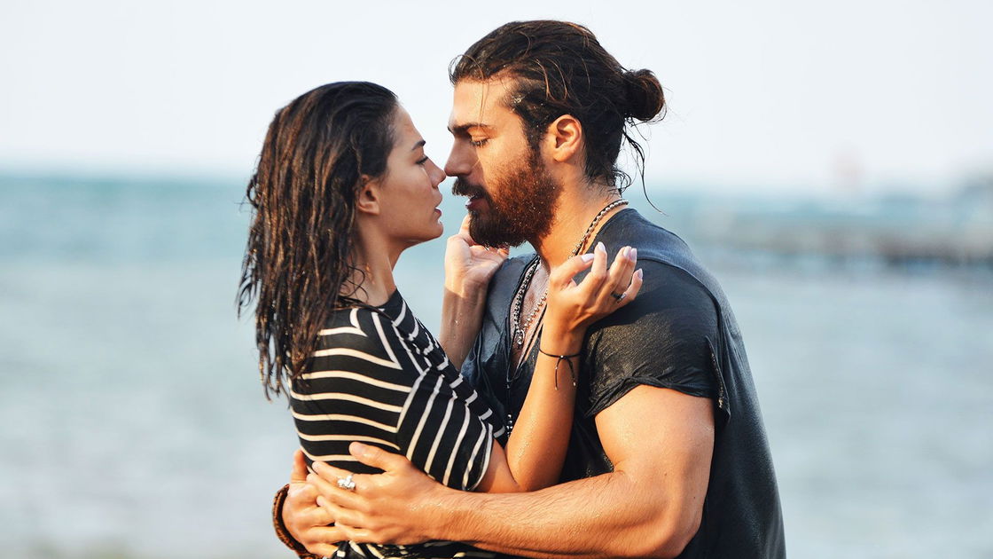 Copertina di Perché nei film e nelle serie turche non ci sono baci e scene di sesso?