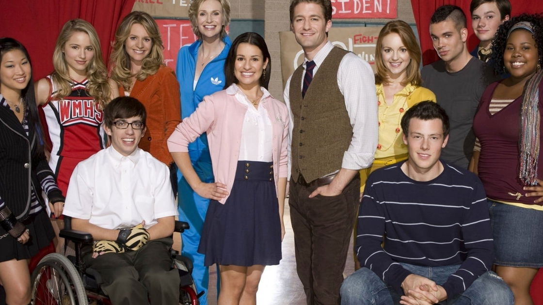 Copertina di Glee, le accuse di razzismo a Lea Michele: alcuni membri del cast confermano