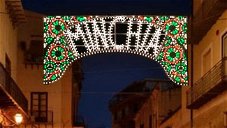 Copertina di Palermo e la luminaria 'Minchia': scoppia la polemica politica