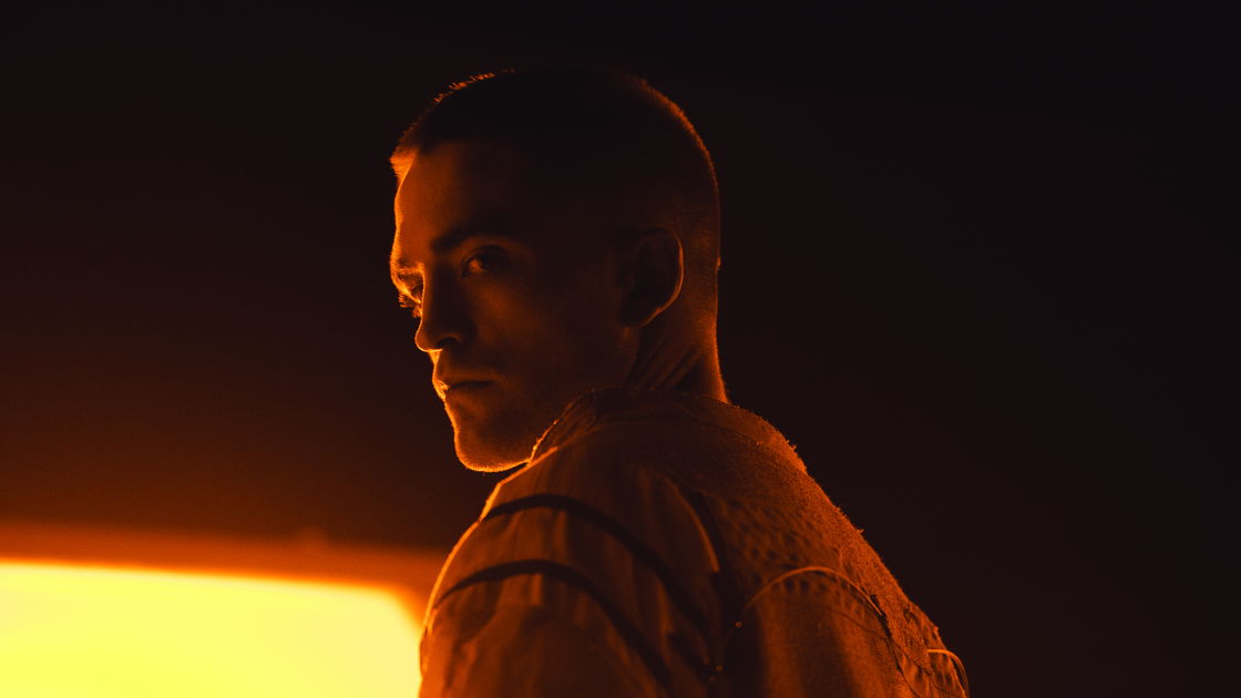 Copertina di High Life, la recensione: l'asceta Robert Pattinson lotta nello spazio oscuro di Claire Denis