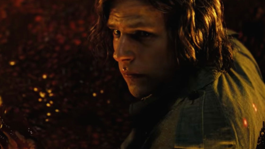 Copertina di Batman v Superman: Dawn of Justice, cosa succede nella scena post-credit tagliata del film