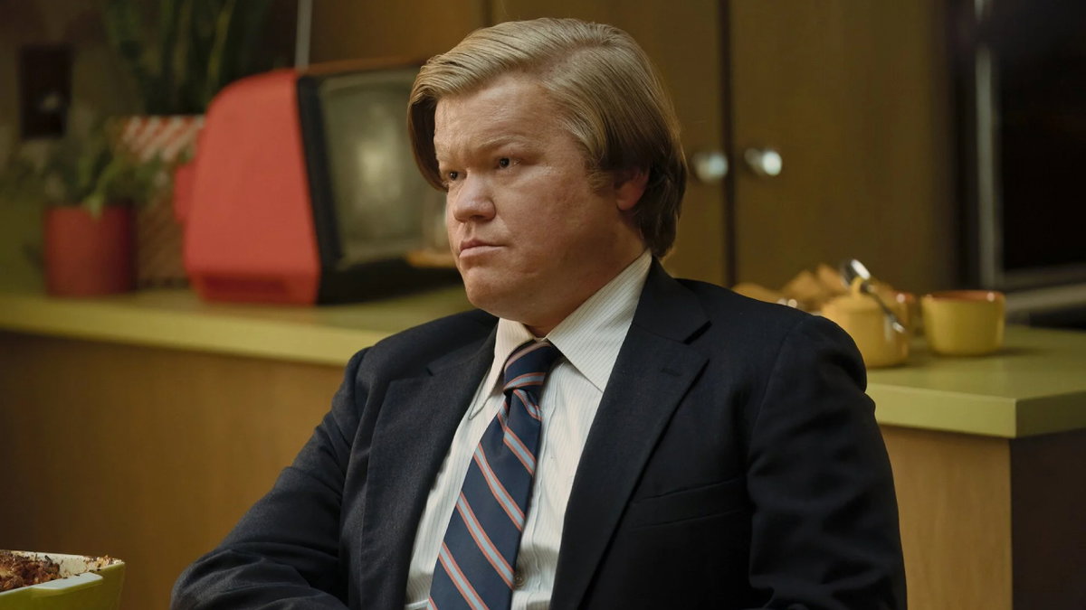 Immagine di Jesse Plemons magro, irriconoscibile sul Red carpet