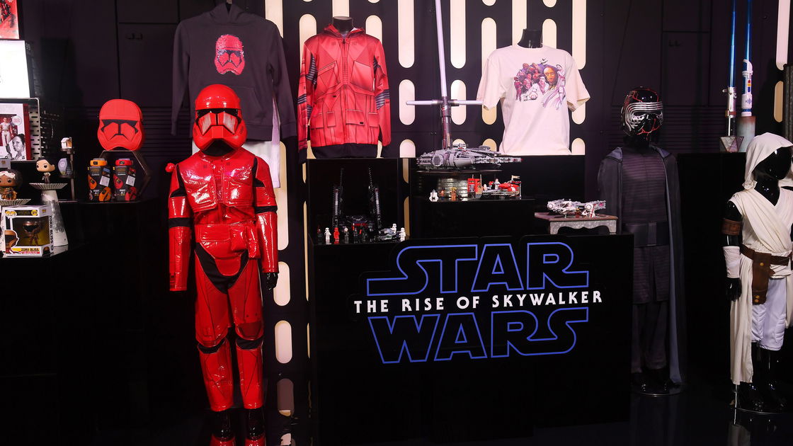 Copertina di Star Wars: i gadget più imperdibili svelati per il Triple Force Friday