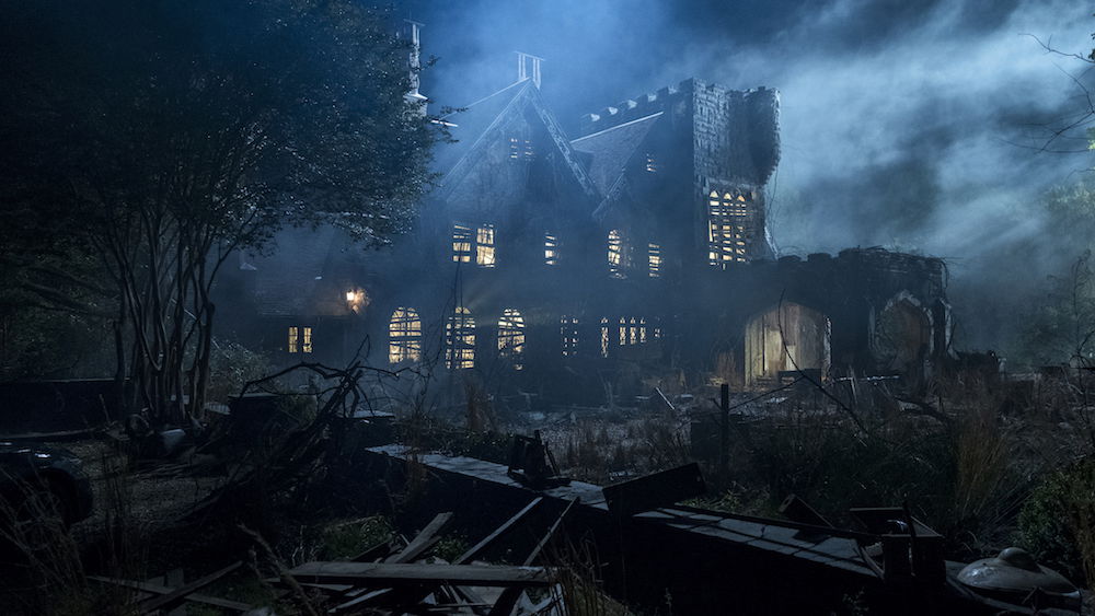 Copertina di Hill House diventa una serie antologica: la stagione 2 nel 2020