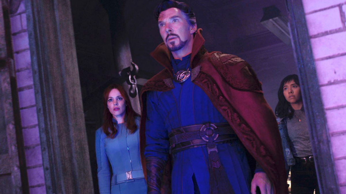 Immagine di Doctor Strange 2: Sam Raimi sta cercando di mettere insieme i pezzi di un film complesso
