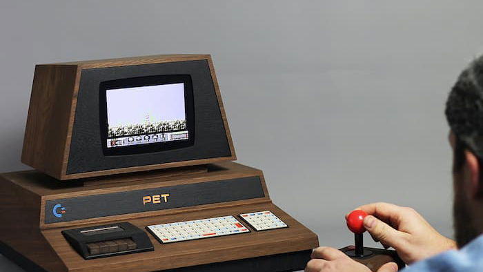 Copertina di PET De Lux, un tributo al Commodore PET 2001 Series Computer