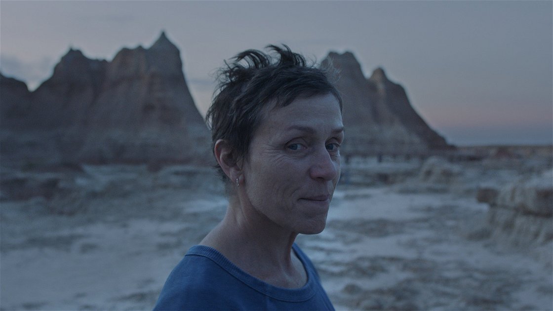 Copertina di Nomadland di Chloé Zhao, il film con Frances McDormand in concorso a Venezia