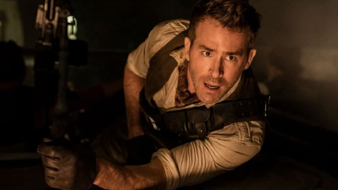 Copertina di Red Notice: i riferimenti alla cultura pop nell'heist movie con Gal Gadot e Ryan Reynolds