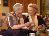 Copertina di È morta Shirley Douglas: l'attrice e madre di Kiefer Sutherland si è spenta a 86 anni