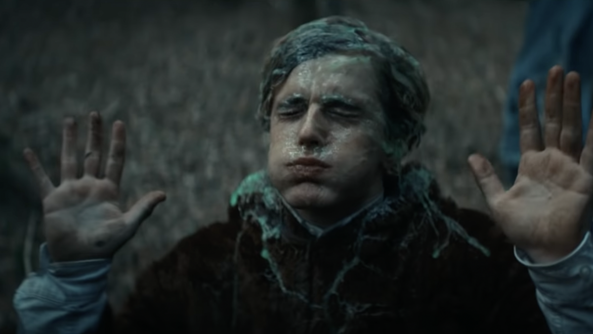Immagine di Blasted, bro contro alieni nel folle teaser del film Netflix