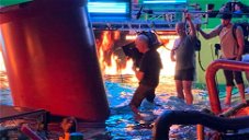 Copertina di Avatar: fiamme, onde e James Cameron in una nuova foto dal set dei sequel