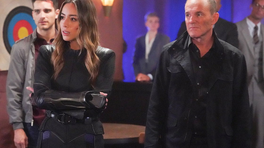 Copertina di Agents of S.H.I.E.L.D. ci ha detto addio nel finale di serie: ecco come