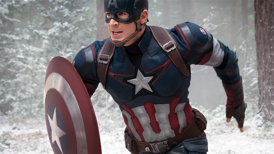 Copertina di Chris Evans mette via lo scudo: 'Riprendere il ruolo di Cap sarebbe troppo rischioso'