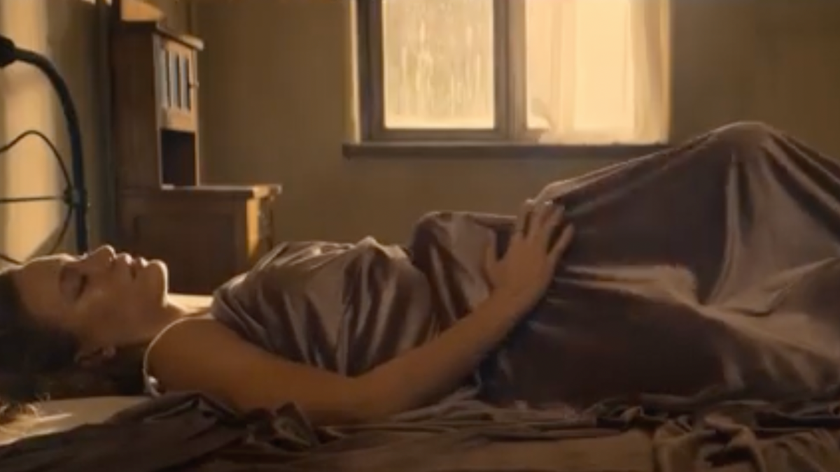 Immagine di Netflix, la scena di sesso con il serpente fa discutere [VIDEO]