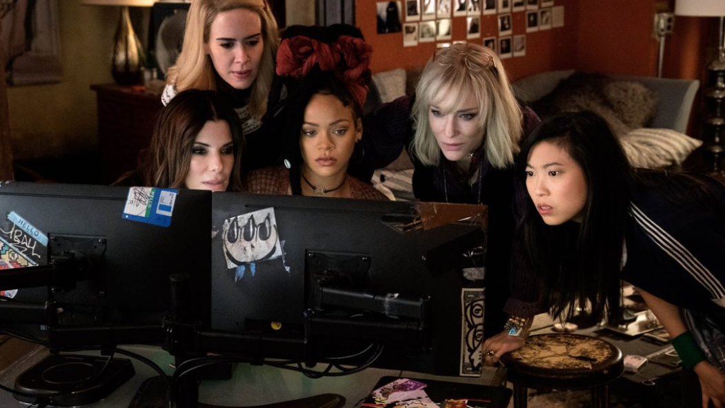 Copertina di Ocean's 8, la recensione: la rapina declinata al femminile perde la verve