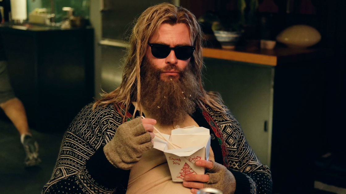 Copertina di Chris Hemsworth pompa i muscoli per Thor: Love and Thunder (e la gioia del suo stuntman!)