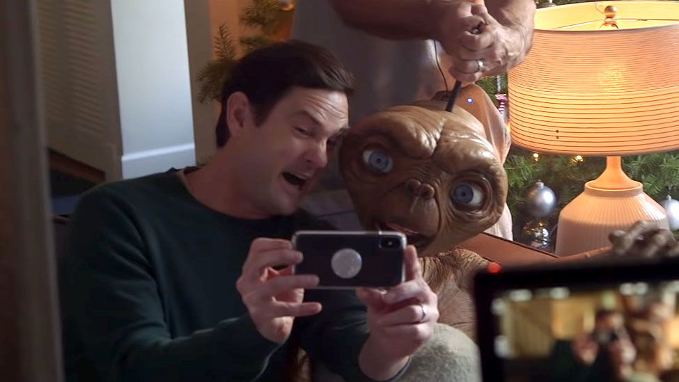 Copertina di Dietro le quinte del ritorno di E.T. per lo speciale corto di Natale