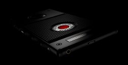 Copertina di Red Hydrogen One, smartphone olografico in arrivo: il 3D sarà portatile