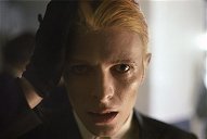 Copertina di The Man Who Fell to Earth, in arrivo la serie TV sequel del film sci-fi con David Bowie