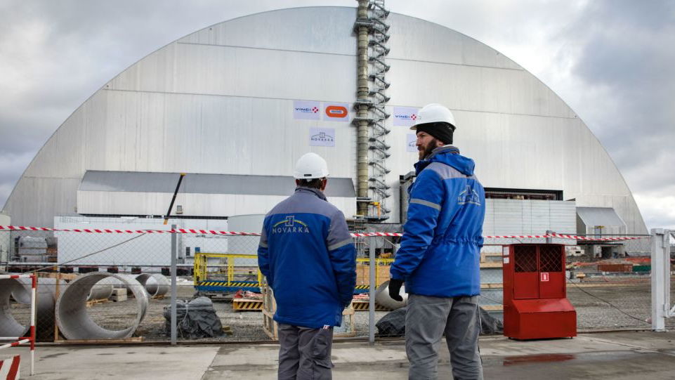 Copertina di Chernobyl, nuovo scudo protettivo e si apre al turismo