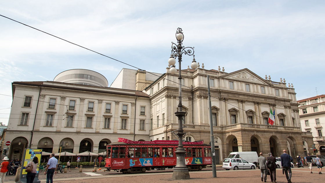 Copertina di A riveder le stelle: l'eccezionale viaggio nella lirica della Prima alla Scala 2020 in Eurovisione il 7 dicembre