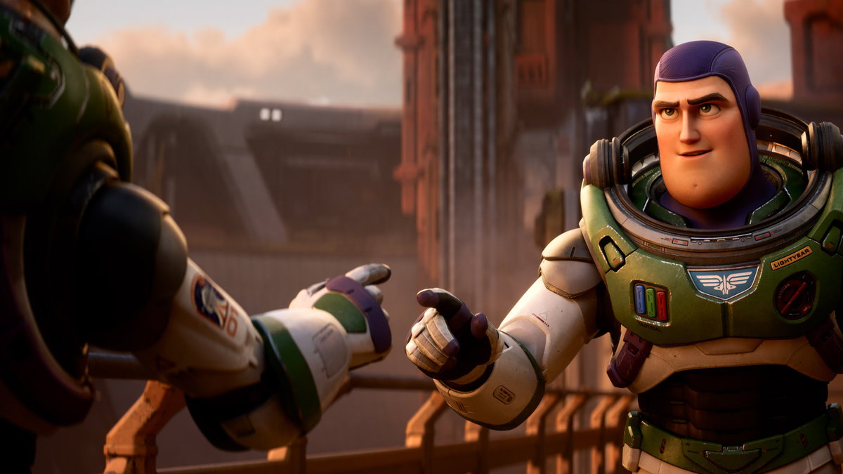 Immagine di Lightyear: la storia di Buzz o di Maverick? 10 momenti identici a Top Gun