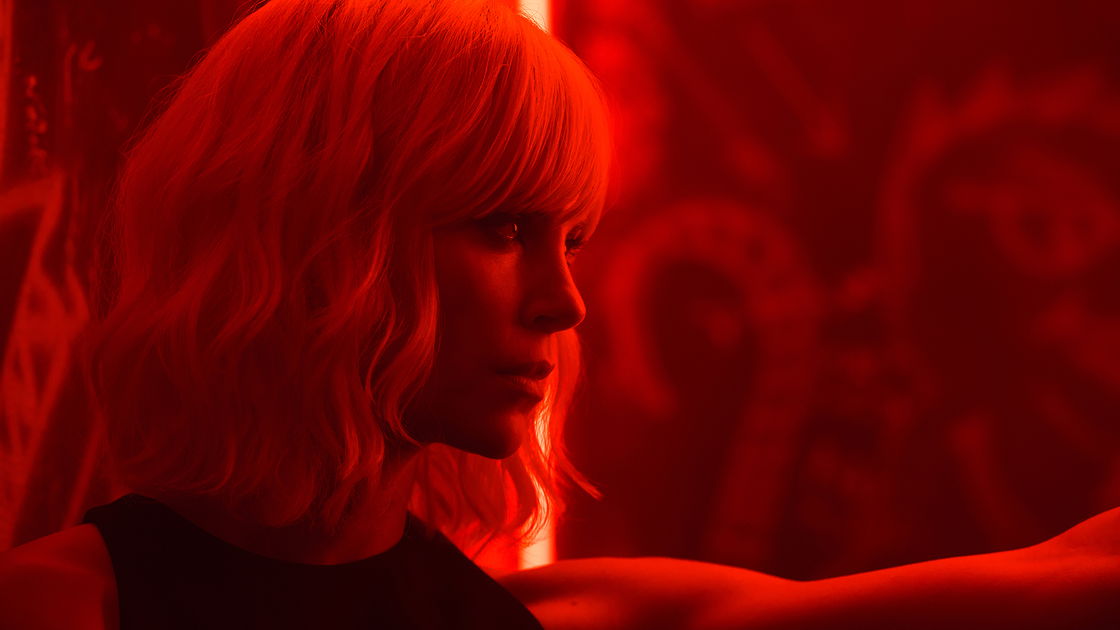 Copertina di Atomica Bionda: la recensione del film con Charlize Theron