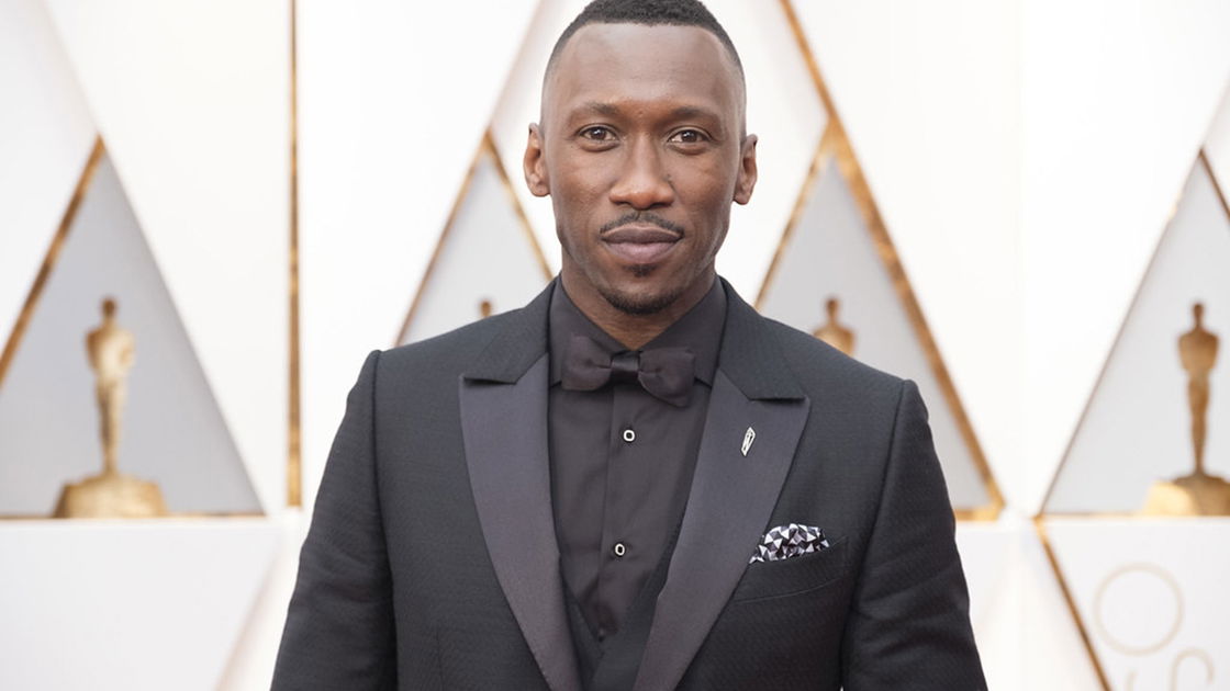 Copertina di Swan Song: cosa sappiamo sul film di Apple TV+ con Mahershala Ali e Glenn Close