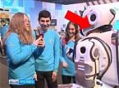 Copertina di Ecco Boris: il più sofisticato robot russo. Ma è un uomo in costume