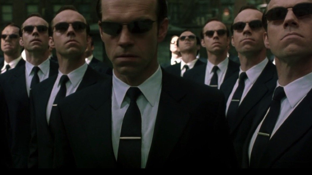 Copertina di Matrix 4: l'agente Smith Hugo Weaving spiega perché non sarà nel film