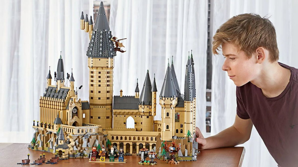 Immagine di Questo set LEGO dedicato al Castello di Hogwarts è spettacolare! Ed è anche scontato!