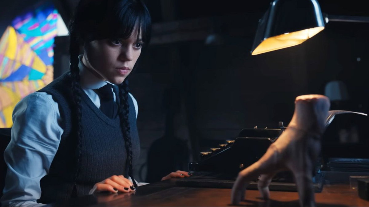 Immagine di Mercoledì, chi ha interpretato Mano e come nella serie Netflix