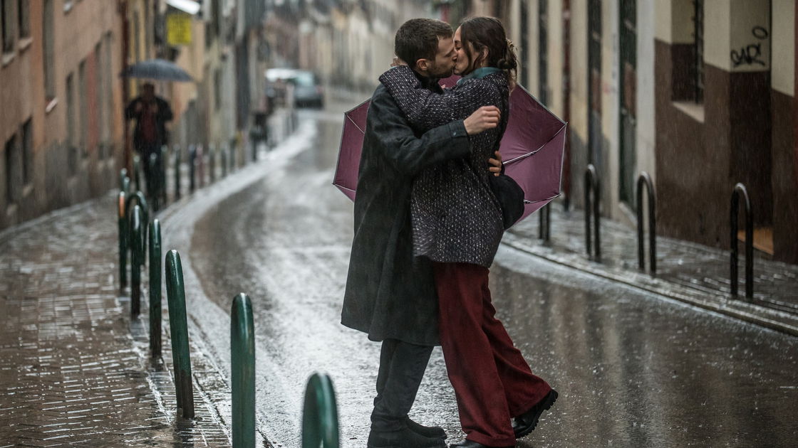 Copertina di Su Netflix, il film romantico che spiazza per il suo finale