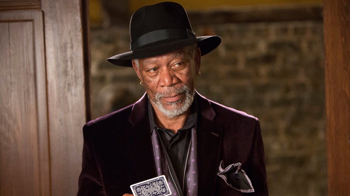 Immagine di Oscar 2023, Morgan Freeman: la triste storia del perché ha un solo guanto