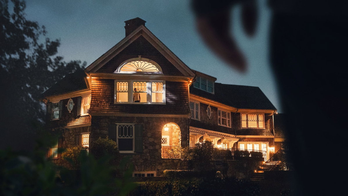 Immagine di Guardare The Watcher su Netflix disturba il sonno, lo svela uno studio