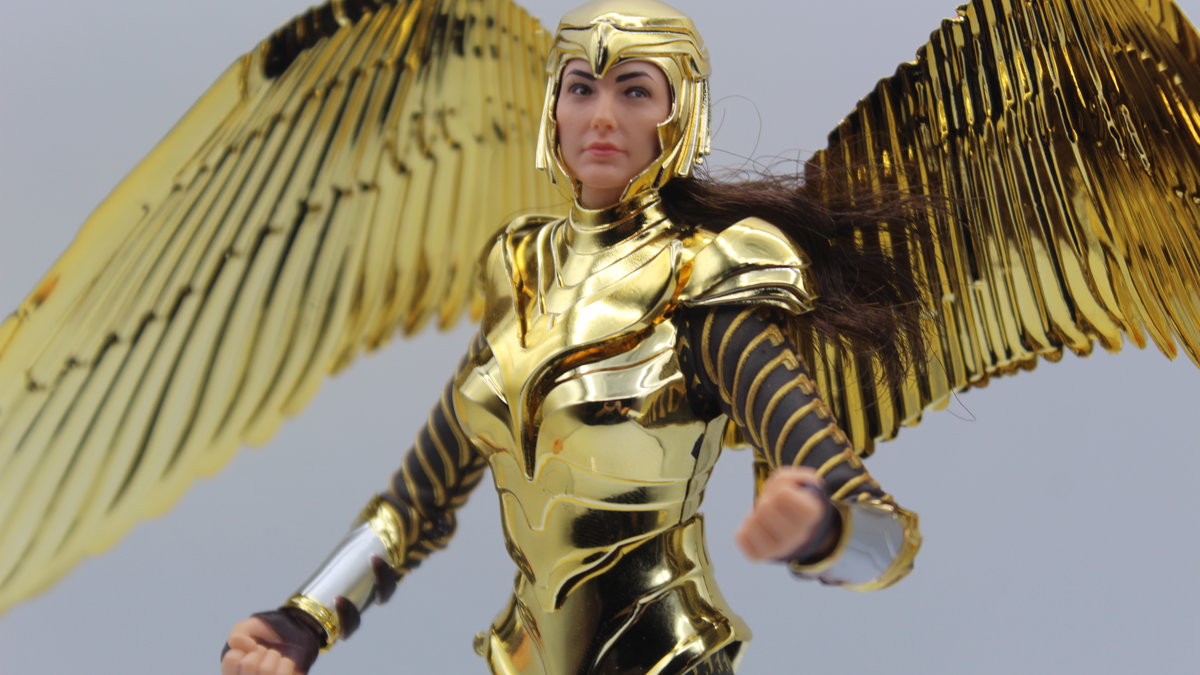 Immagine di Wonder Woman, recensione: la scintillante Golden Armor di Beast Kingdom
