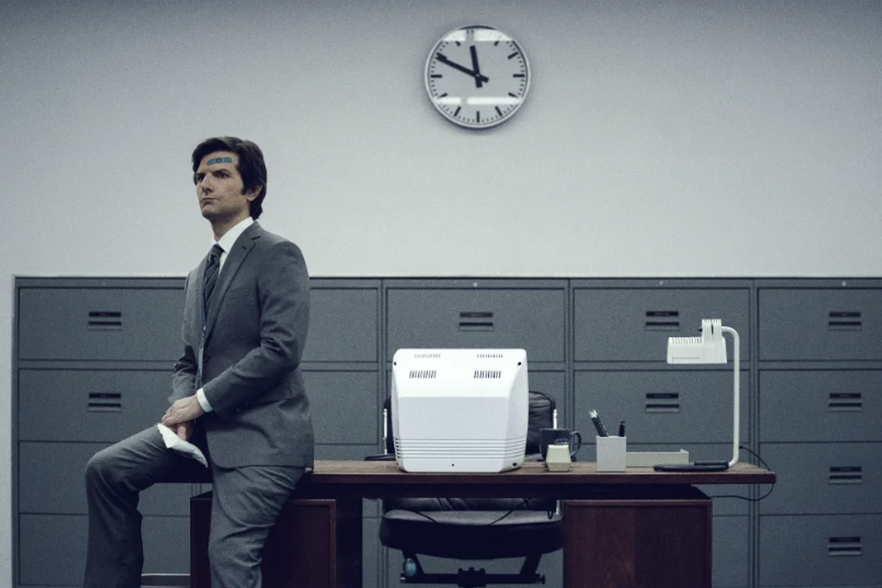 Scissione 2, Adam Scott stuzzica i fan con una nuova immagine